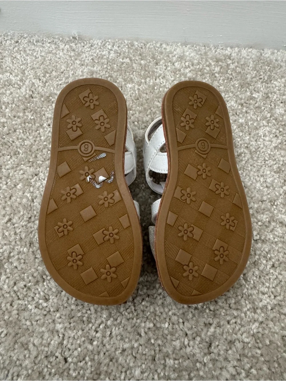 Rachel Shoes- Girl’s White Glitter Bow Sandals Size 6 – New